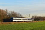 Im Licht der tiefstehenden Sonne fährt 111 054 Steuerwagen vorraus mit ihrer RB37 bei Kaarst vorbei Richtung Meerbusch.

Kaarst 27.12.2024