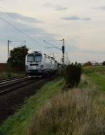 Nachschu auf die 192 962 die in einem Lokzug in Richtung Neuss fahrend hier bei Allerheiligen am Abend des 3.10.2013 zu sehen ist.