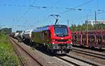 Am 10.08.2024 befördert 2159 206-2 einen gemischten Güterzug durch Düsseldorf-Rath in Richtung Süden