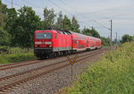 An dem Wochenende vom 11.06 zum 12.06 war der  kleine Fahrplanwechsel  bei der Bahn. Dies war gleichzeitig der letzte Einsatztag der DB Regio Südost auf der Franken-Sachsen-Magistrale von Dresden nach Hof. Dies ist gleichzeitig der letzte Einsatztag der BR 143 in Großteilen von Sachsen, nur noch bei dr S-Bahn in Dresden wird man Sie sehen können. Ab dem 12.06.2016 bedient die Leistungen des RE 3 (Dresden Hbf - Hof Hbf) und RB30 (Dresden Hbf - Zwickau (Sachs) Hbf) die Transdev Tochter MRB. Außerdem wurde die RB45 (Chemnitz Hbf - Riesa/Elsterwerda) ebenfalls an die MRB verloren.

Die geschmückte 143 591-6 durchfährt am 11.06.2016 mit dem RE 4771 (Hof Hbf - Dresden Hbf) den Block in Niederhohndorf. Ein freundlichen Gruß zurück an das Lokpersonal.