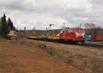 218 402 (RP) zu sehen am 17.03.21 mit einem Altschotterzug in Pößneck oberer Bahnhof.