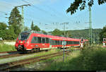 442 270  Grub a.Forst  (Bombardier Talent 2) des Franken-Thüringen-Express (FTX | DB Regio Bayern) als RE 4985 von Leipzig Hbf nach Nürnberg Hbf fährt nach dem Passieren der Abzweige Großheringen Gho und Ghs vorbei am Bahnübergang an der L 1061 in Großheringen auf der Bahnstrecke Großheringen–Saalfeld (Saalbahn | KBS 560).
[22.6.2019 | 8:57 Uhr]