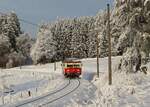 Am 29.01.23 wurde die Thüringer Bergbahn besucht. Es ging an die Flachstrecke Lichtenhain-Cursdorf. Es hatte viel geschneit und Frost kam auch dazu. 479 203 hatte Dienst und ist in  Cursdorf zu sehen.