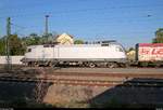 Containerzug mit 182 600-7 (Siemens ES64U2-100) der Hupac AG durchfährt den Bahnhof Merseburg auf der Bahnstrecke Halle–Bebra (KBS 580) Richtung Großkorbetha.
[10.5.2018 | 8:06 Uhr]