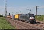 KLV-Zug mit 182 511-6 MRCE (Siemens ES64U2-011) fährt in Großkorbetha auf der Bahnstrecke Halle–Bebra (KBS 580) Richtung Bahnhof Großkorbetha.