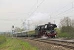 Harry Heydenbluth, der wie kein anderer mit der 03 1010 verbunden war, hat leider am 18.09.2024 seine letzte Fahrt angetreten.
Am 30.04.2013 war der Stammlokfhrer auf seiner Abschiedsfahrt am Regler der DB Museum 03 1010 bei Neudietendorf mit dem DPE 25047 von Halle (S) Hbf nach Saalfeld (S) unterwegs.
Die Traditionsgemeinschaft Bw Halle P e.V. hat ein Kondolenzbuch fr ihn erstellt: https://bw-halle-p.de/aktuelles/kondolenzbuch-harry-heydenbluth