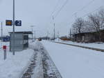 Die zugeschneite KBS 590 am 13.02.2021 in Angersdorf. An der gesperrten Strecke fanden zu der Zeit umfangreiche Bauarbeiten statt, die an dem Tag wegen dem vielen Schnee allerdings ruhten.