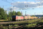 ÖBB 1293 067 mit einem northegger-KLV Richtung Bebra, am 22.09.2022 in Bad Hersfeld.