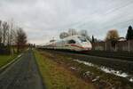 DB Fernverkehr ICE4 (412 019) mit Paramount Werbung als ICE5579 in Rodenbach (Main Kinzig Kreis) am 21.01.23