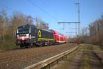 BEACON Rail Siemens Vectron 193 600 für DB Regio unterwegs mit Doppelstockwagen in Hanau Einfahrt Nordseite am 09.03.25