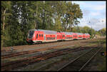 ET 445044-4 verläßt hier am 6.10.2024 um 16.07 Uhr den Bahnhof Kahl am Main in Richtung Hanau.