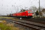 DB Cargo Bombardier Traxx 185 368-8 und 185 xxx mit Stahlzug in Darmstadt Kranichstein am 24.02.24