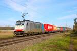 Lineas Bombardier Traxx 186 510-4 mit KLV Zug in Babenhausen auf der Rhein Main Bahn am 03.03.24