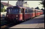 Im Bahnhof Weinheim stand am 26.8.1989 um 17.55 Uhr eine Schienenbus Einheit mit 798569 als Zug 5035 nach Fürth im Odenwald bereit.