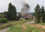 Majestät des Dampfes - Ausfahrt Enkenbach - Am 01.06.2014 zeigte 41 360 was in ihr steckt. Eine Volldampf Ausfahrt legte der Sonderzug Bad Kreuznach - Neustadt/Weinstraße im Bahnhof von Enkenbach hin. Da kamen alle Anwesenden auf ihre Kosten. Die Schranken sind geschlossen und los geht´s. entlang der neuen (damals noch gesperrten) Umgehungsstraße von Enkenbach. Bahnstrecke 3320 Hochspeyer - Bad Münster am Stein (Alsenztalbahn)