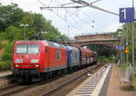 145 066-7 und 145 101-2 beide von RBH kommen mit Kohlenzug aus Oberhausen-West(D) nach Saarland und fuhren durch Salmtal in Richtung Trier.
Aufgenommen vom Bahnsteig 1 in Salmtal. 
Bei Sonne und Regenwolken am Nachmittag vom 7.8.2019.