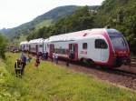 Der mit mehreren Hundert Fahrgästen völlig  überbesetzte CFL Stadler KISS 2301 bleibt auf der Strecke Luxembourg-Koblenz in der Gluthitze des 05.07.15 auf Höhe der ehemaligen Laderampe des alten Bahnhofs von Hatzenport liegen, nachdem die Klimaanlage ausgefallen und mehrere Personen kollabiert waren. Die Hatzenporter Feuerwehr evakuiert und versorgt die Fahrgäste.