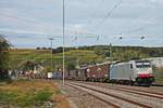 Mit einem  Jan de Rijk -Containerzug aus Rotterdam fuhr am 07.10.2017 die Rpool/BLSC 186 110 durch den Bahnhof von Efringen Kirchen in Richtung Schweizer Grenze.