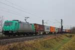 ATLU/RTX 185 609-5 am Morgen des 20.12.2017 mit einem bunten Containerzug aus Belgien, als sie bei Hügelheim in Richtung Schweizer Grenze fuhr.