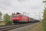 Mit einem gemischten Güterzug (Mannheim Rbf - Chiasso Smistamento) fuhr am Mittag des 19.05.2019 die 185 087-4 bei Hügelheim über die KBS 703 durchs Rheintal in Richtung Schweizer