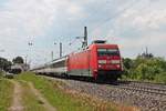 Durchfahrt am Mittag des 25.05.2019 von 101 055-2 mit dem EC 8 (Zürich HB - Hamburg Altona), als sie durch den Bahnhof von Heiterhsiem im Markgräflerland in Richtung Freiburg (Breisgau)