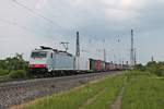 Am Mittag des 25.05.2019 fuhr Maquarie/XRAIL/TXL 186 906 mit dem  WETRON/Jan de Rijk -Containerzug DGS 41031 (Köln Eifeltor - Melza Scalo) durch den Bahnhof von Heiterhsiem in Richtung Schweizer