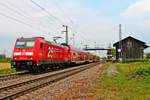 Ausfahrt am Mittag des 25.05.2019 von der Freiburger 146 222-5  25 Jahre RAB  mit ihrem RE (Offenburg - Basel Bad Bf) aus dem Hp.