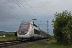 Nachschuss auf TGV inOui 4702 (310 003), als dieser am Nachmittag des 09.06.2019 als umgeleiteter TGV 9581 (Frankfurt (Main) Hbf - Marseille St. Charles) nördlich von Hügelheim über die KBS 703 durchs Rheintal gen Müllheim (Baden) fuhr, um dort dann in Richtung Neuenburg (Baden)/Frankreich abzubiegen.