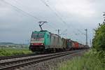 Mit dem  SREDIRAIL/MAGETRA -KLV aus Italien fuhr am Nachmittag des 14.05.2020 die ATLU/XRAIL E 186 211 nördlich von Hügelheim über die KBS 702 durchs Markgräflerland in Richtung