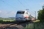 Nachschuss auf 401 590-5  Ludwigshafen am Rhein , als dieser am Abend des 26.05.2020 als ICE 373 (Berlin Ostbahnhof - Bern HB) nördlich von Hügelheim über die Rheintalbahn durchs