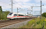 812 018-0 (Tz 9018  Freistaat Bayern ) zweigt bei Eimeldingen auf den Schnellfahrabschnitt bis Schliengen ab.

🧰 DB Fernverkehr
🚝 ICE 376 (Linie 20) Interlaken Ost (CH)–Hamburg-Altona (D) [+5]
🕓 1.8.2022 | 17:31 Uhr