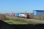 Teningen - 8. März 2024 : SBB 193 477  Fulda  mit einem KLV in Richtung Süden. 

Link zum Video : https://www.youtube.com/watch?v=Vpc521X5m6Y&t=22s