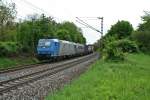 185 536-0 mit einem KLV-Zug am 09.05.13 in der Sdkurve vor dem Bahnhof und gleichnamigen Ort Schallstadt.