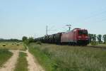 185 271-4 mit einem Kesselzug am 05.06.13 bei Mllheim-Hgelheim. Der Zug ist Richtung Norden unterwegs.