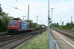 482 002-3 mit einem KLV-Zug am Morgen des 25.07.13 bei der Durchfahrt des Bahnhofs Mllheim (Baden) gen Norden.
