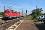 115 448-3 mit 120 112-8 und 15 (!) IC-Wagen als PbZ 2459 von Karlsruhe nach Basel am Mittag des 15.08.13 in Orschweier.
