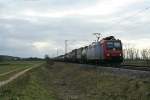 482 006-4 mit einem gemischten KLV-Zug gen Norden am Nachmittag des 03.01.14 bei Hgelheim.