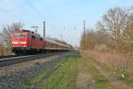 111 064 mit der RB 26575 von Offenburg nach Basel Bad. Bf am späten Nachmittag des 27.03.14 bei der Einfahrt in Heitersheim.