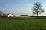 401 579-4 als ICE 1172 von Zrich nach Hamburg-Altona am Abend des 29.03.14 sdlich von Auggen.