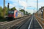 482 024-7 mit einem gemischten KLV-Zug aus der Schweiz am Nachmittag des 17.04.14 im Bahnhof Müllheim (Baden).