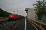 185 394-4 mit einem KLV-Zug in Richtung der Schweiz am Morgen des 18.04.14 im Bahnhof Mllheim (Baden).