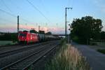 185 589-9 mit einem Kesselzug in Richtung Kehl am Abend des 13.06.14 im Bahnhof Mllheim (Baden).