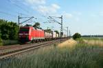 152 147-5 mit dem 50082 von Basel Bad. Rbf nach Hamburg-Billwerder Ubf am Abend des 25.06.14 sdlich von Buggingen.