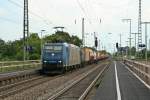 185 536-0 an der Spitze eines KLV-Zuges auf dem Weg von der Schweiz nach Belgien am Nachmittag des 25.07.14 im Bahnhof Mllheim (Baden).