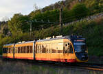 Im abendlichen Streiflicht des 20.4.2022 verlässt der AVG Triebwagen 963 Neckarzimmern als S41 nach Heilbronn Willy-Brand-Platz.