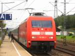 101 091-7 steht mit dem 6 Minuten verspteten IC 2370 abfahrbereit im Bahnhof St.Georgen/Schwarzwald 15.9.07 