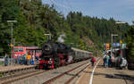 52 7596 mit dem DPE 90215 (Triberg - St.Georgen) im Bahnhof Triberg 22.9.24