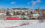 185 026 mit dem GAG 60504 (Villingen - Offenburg Gbf) bei St.Georgen 20.11.24