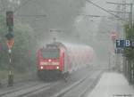 146 233-2  Donaueschingen  mit dem IRE 5191 (Karlsruhe Hbf-Kreuzlingen) bei der Einfahrt in St.Georgen(Schwarzw) bei strmenden Regen am 2.7.09
