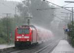 146 233-2  Donaueschingen  mit dem IRE 5191 (Karlsruhe Hbf-Kreuzlingen) bei der Einfahrt in St.Georgen(Schwarzw) bei strmenden Regen am 2.7.09